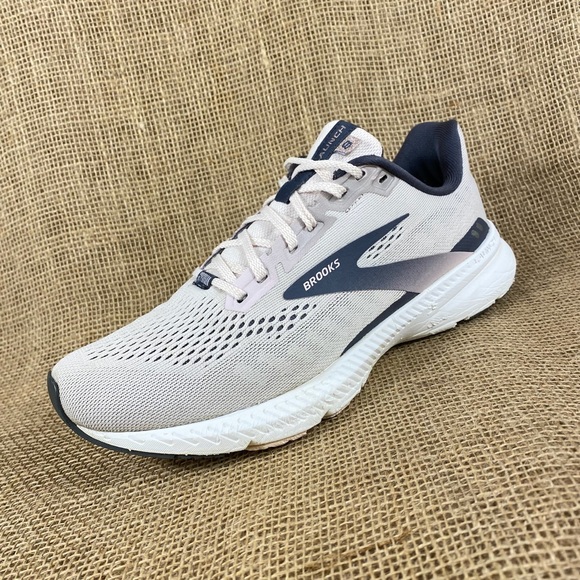 Brooks Shoes - 🛑SOLD🛑    Brooks running shoes Launch size 9.5 b